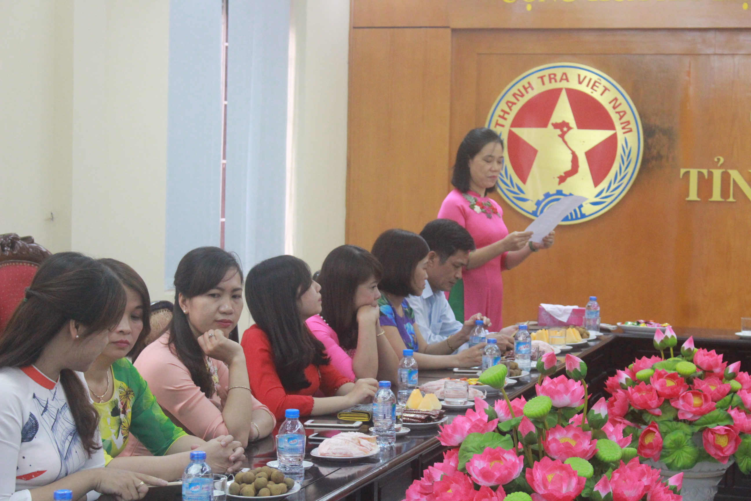Đ/c Lê Thị Hằng, Trưởng Ban nữ công chia sẻ, tâm tư, tình cảm, nguyện vọng của chị em với lãnh đạo cơ quan