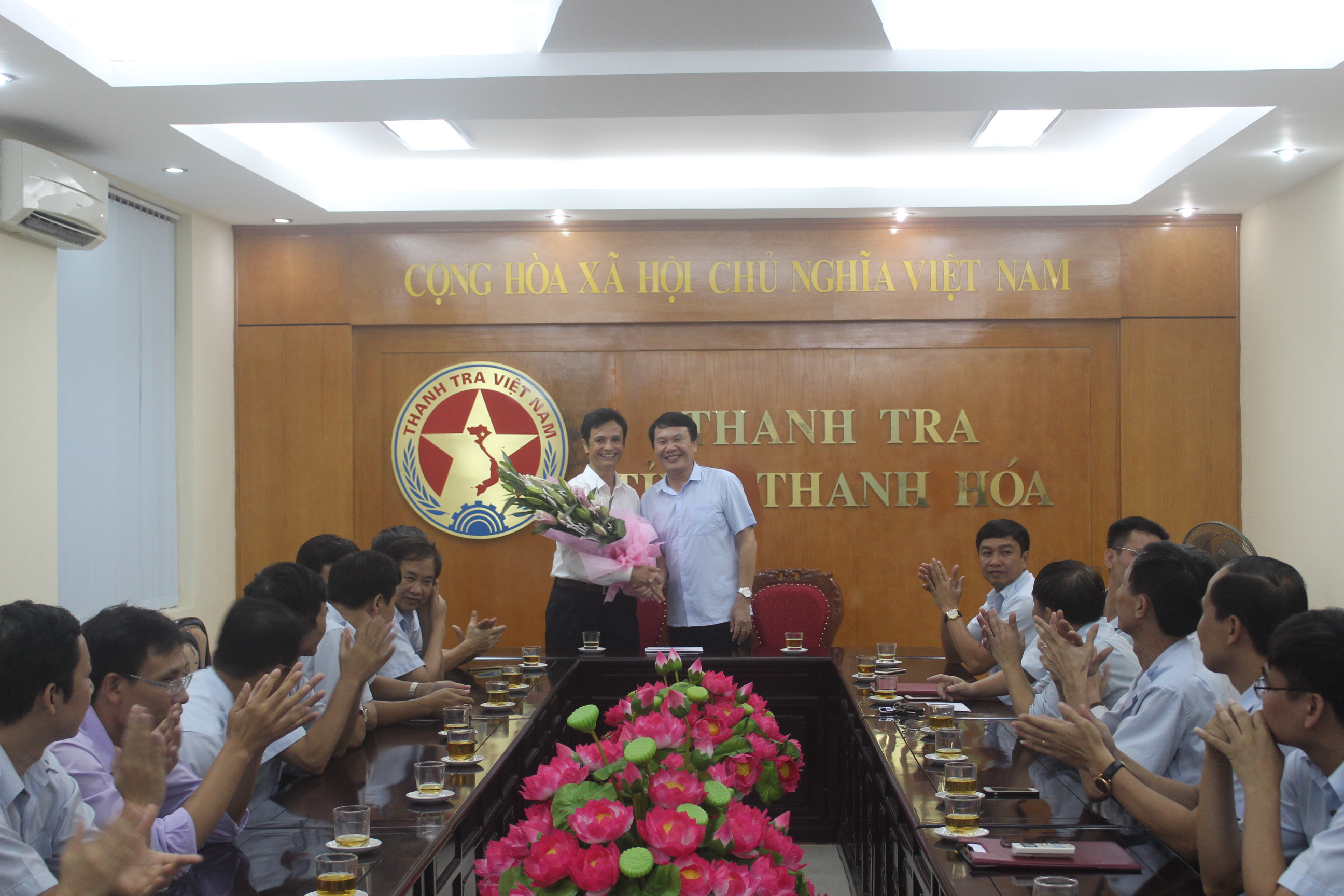 toàn cảnh lễ trao Quyết định