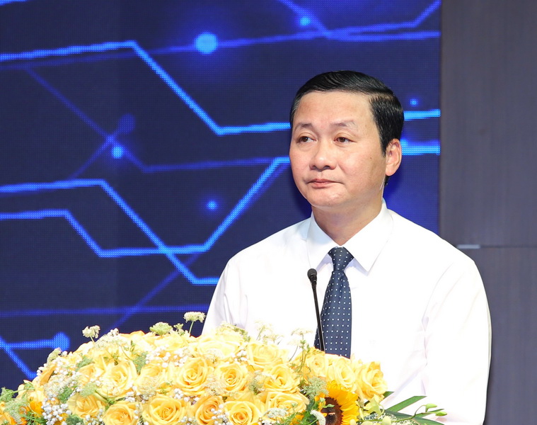 Ông Đỗ Minh Tuấn, Phó bí thư Tỉnh ủy, Chủ tịch UBND tỉnh phát biểu tại Hội nghị